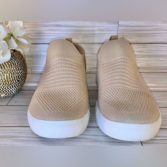 Catherine Malandrino Tan Reanie Low Knit Sneakers S:6 - Picture 5 of 10